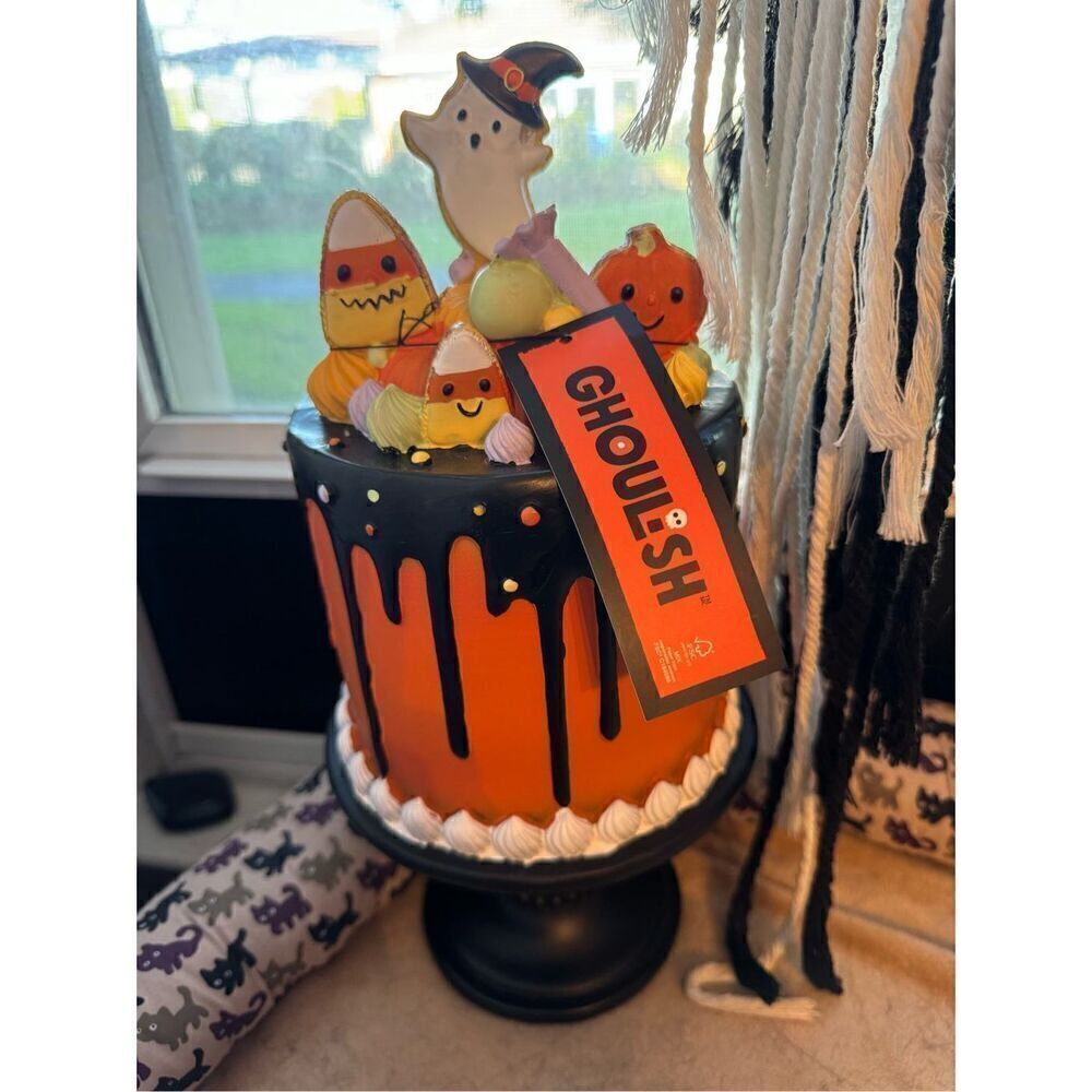 Ghoulish halloween cake - sweets & squeaks NWT